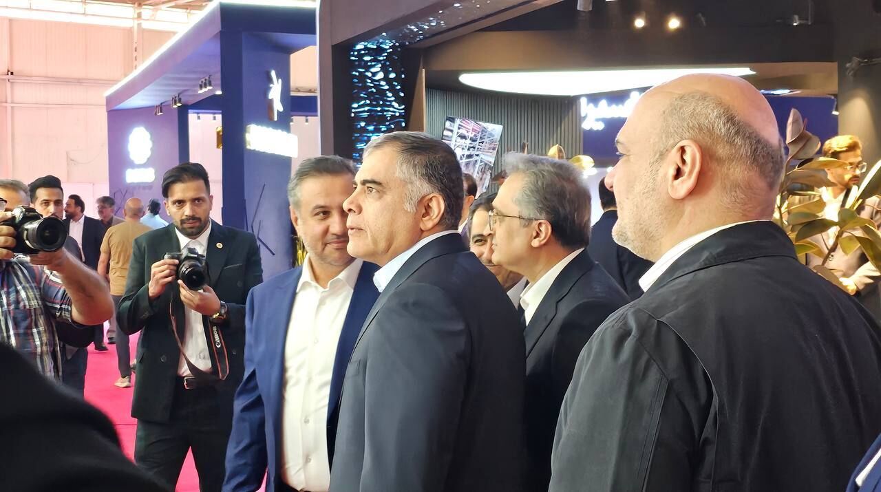 صنعت | صنعت نفت آغاز به کار بیست و نهمین نمایشگاه صنعت نفت ایران