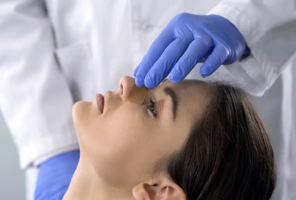 بهترین سن جراحی بینی چه زمانی است ؟