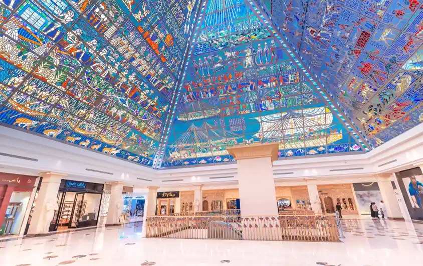 اسکی | امارات نمای داخلی وافی مال یکی از لوکس ترین مراکز خرید دبی با الهام از مصر باستان